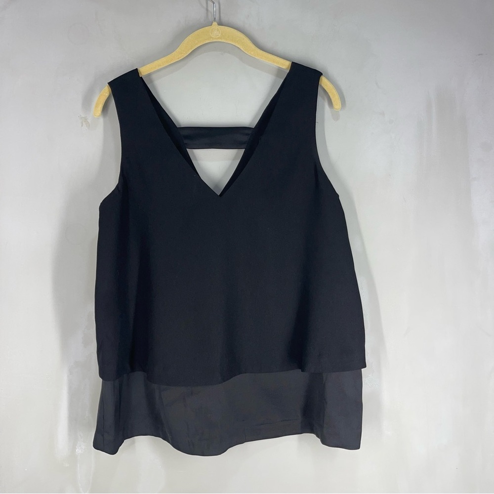 Banana Republic Black V-Neck Sleeveless Top